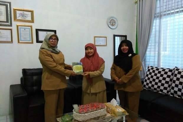DPK Kobar Terima Hibah Buku dari Kepsek SMK Muhammadiyah
