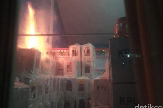Apa Motif Caleg PDIP Bakar Kotak Suara?