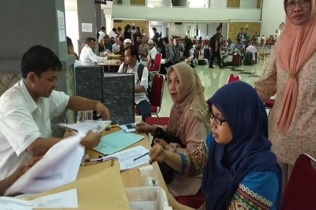 Ratusan Petugas Haji Registrasi Pembekalan di Asrama Haji Pondok Gede