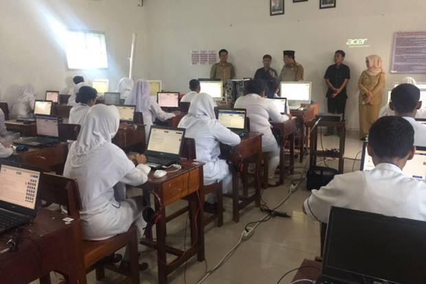 Mayoritas Siswa SMP Ikut Ujian Nasional Berbasis Komputer