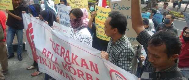 Kawal Sidang Gugatan Korban Rentenir Online / PINJAMAN ONLINE