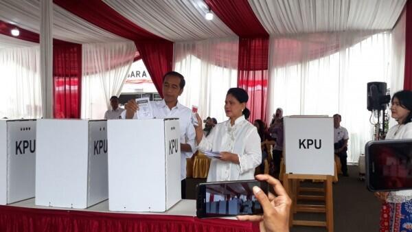 Jokowi Tolak Pengunduran Diri Bupati Mandailing Natal Lewat Telepon