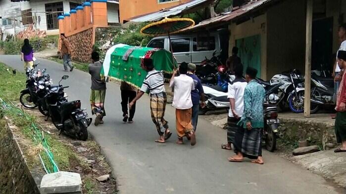 Geger, Siswa SMK Gantung Diri Sambil Mengenakan Kebaya dan Jilbab Sepupunya