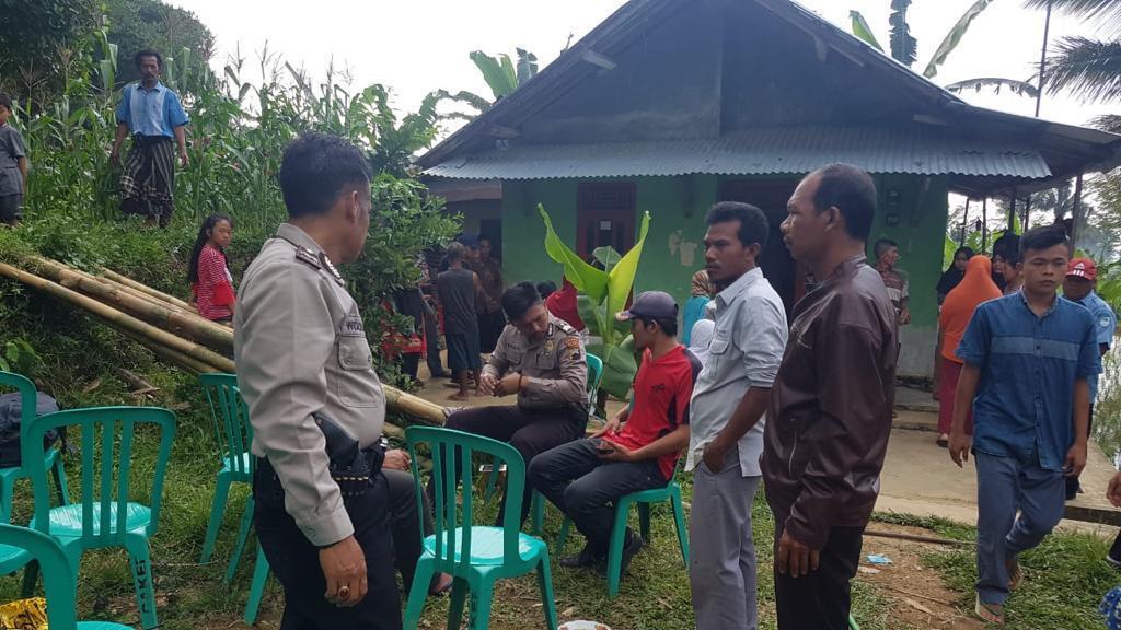 Geger, Siswa SMK Gantung Diri Sambil Mengenakan Kebaya dan Jilbab Sepupunya