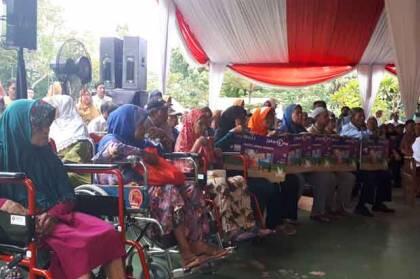 Anies Baswedan Sebut Penerima Kartu Lansia Costumer Prioritas
