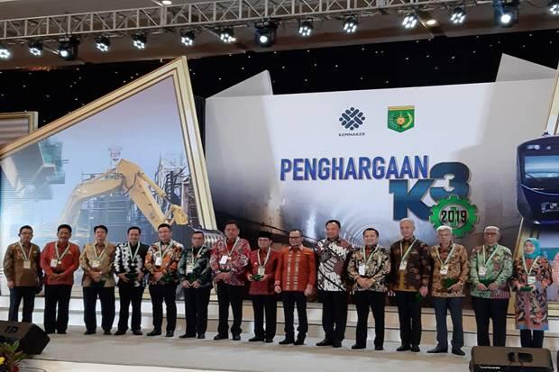 Bandara Sam Ratulangi Sabet Dua Penghargaan dari Kemenaker