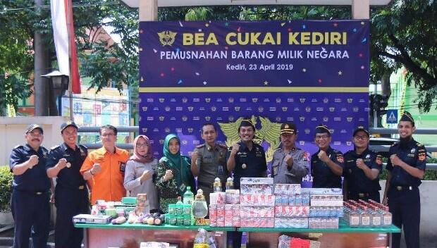 Bea Cukai Musnahkan Barang-barang Ilegal