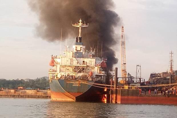 Ledakan di Lokasi Perbaikan Kapal, 2 Pekerja Luka Bakar