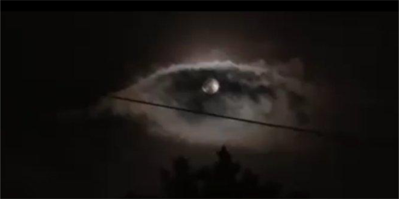 Bikin Heboh ! Muncul Mata 'Illuminati' Di Langit Kota Bandung