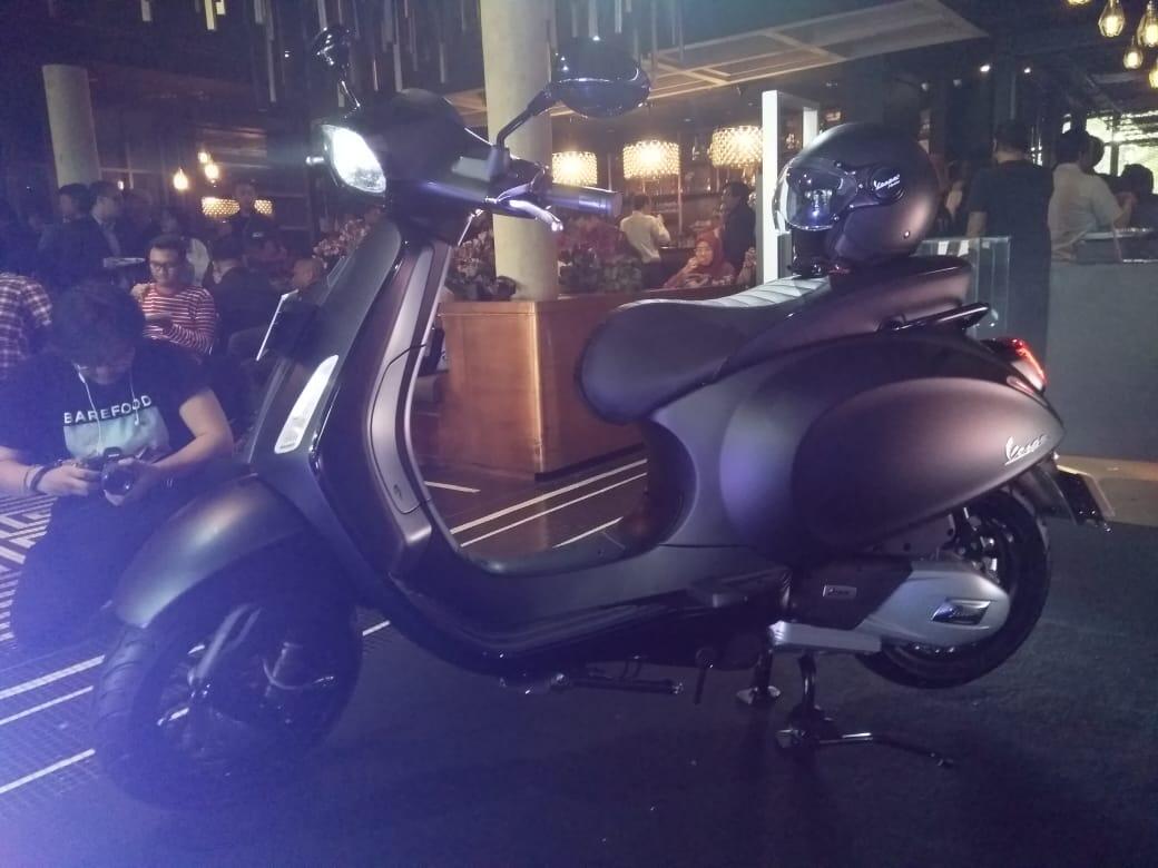 Vespa Edisi Terbatas Sprint S Notte Masuk INDONESIA, Cuma Beda Rp 500 Ribu
