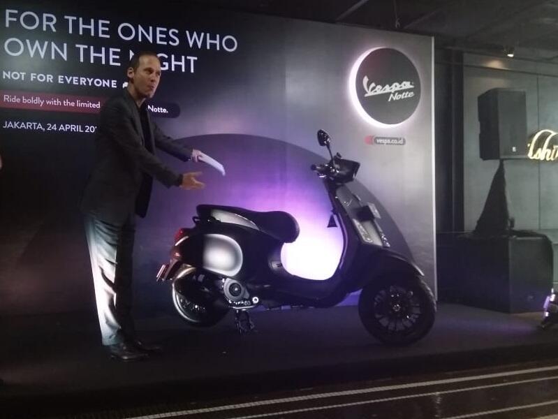 Vespa Edisi Terbatas Sprint S Notte Masuk INDONESIA, Cuma Beda Rp 500 Ribu