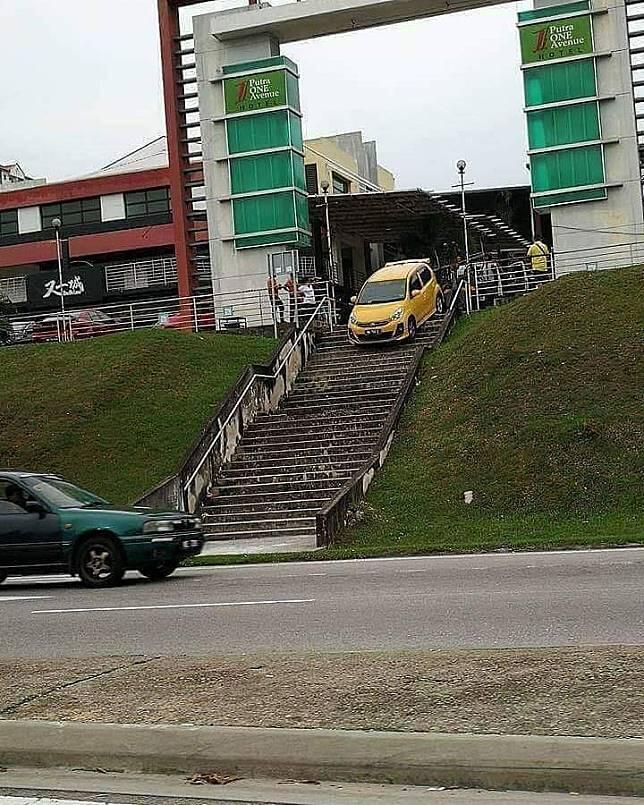 10 Kelakuan Orang Aneh yang Tertangkap Kamera. No 5 Kok Bisa Ya???