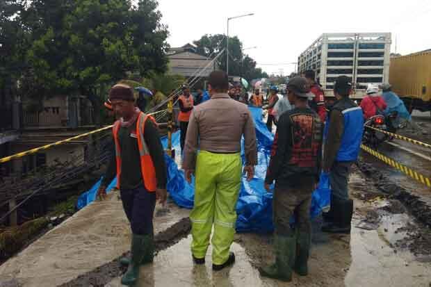 Jalur Bocimi dan Megamendung Longsor, Arus Lalu Lintas Terganggu