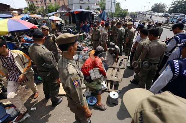 Jelang Ramadan, Pemkot Jakpus Tertibkan PKL di Pasar Tanah Abang