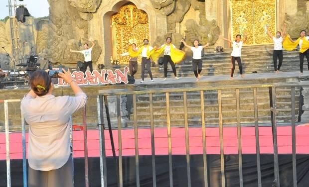 Bupati TabananTinjau Kesiapan Akhir abanan Harmoni Festival