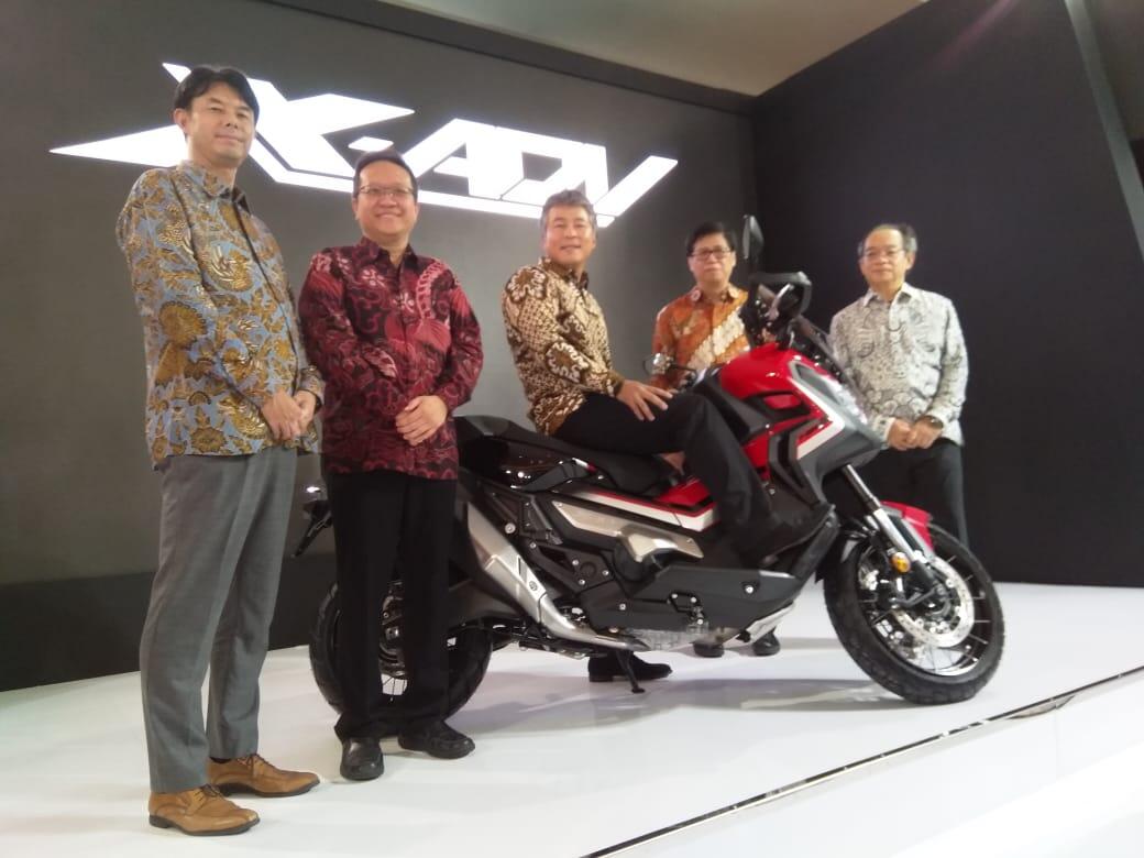 Skutik GEDE Adventure PERTAMA Indonesia Honda X-ADV Hadir di IIMS, Gan....