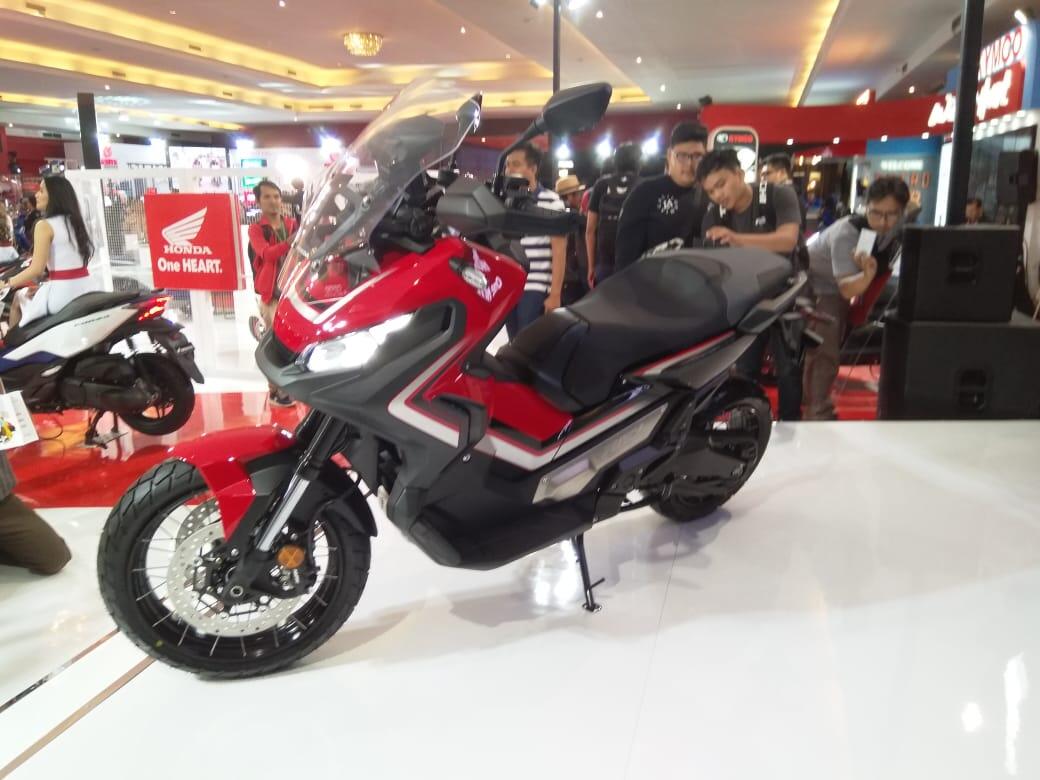 Skutik GEDE Adventure PERTAMA Indonesia Honda X-ADV Hadir di IIMS, Gan....