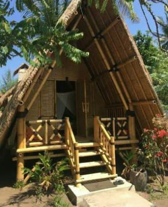 8 potret cantik rumah bambu, inspirasi hunianmu
