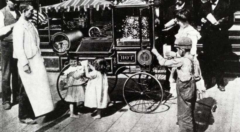 Sejarah Popcorn Jadi Camilan Khas Nonton di Bioskop