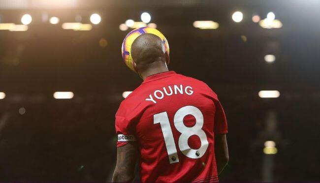 Ashley Young, Enaknya Dibuang atau Disayang?