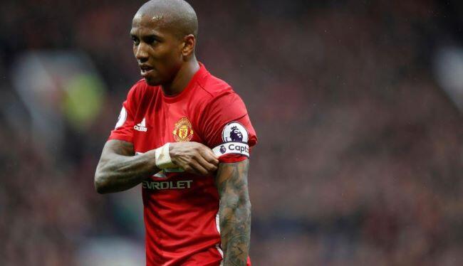 Ashley Young, Enaknya Dibuang atau Disayang?