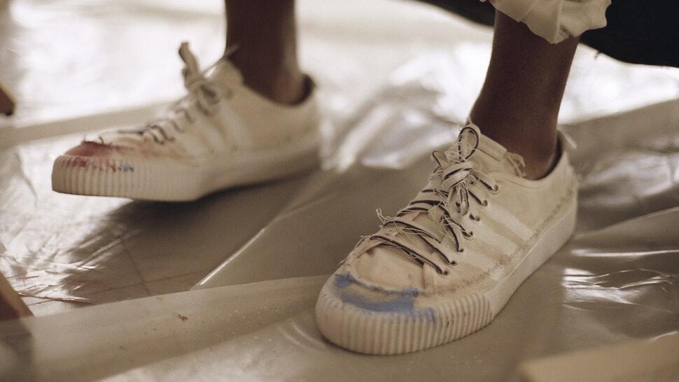 Kolaborasi Adidas x Donald Glover Ini Wujudnya Mirip Sepatu Bekas. Buluk Gan!