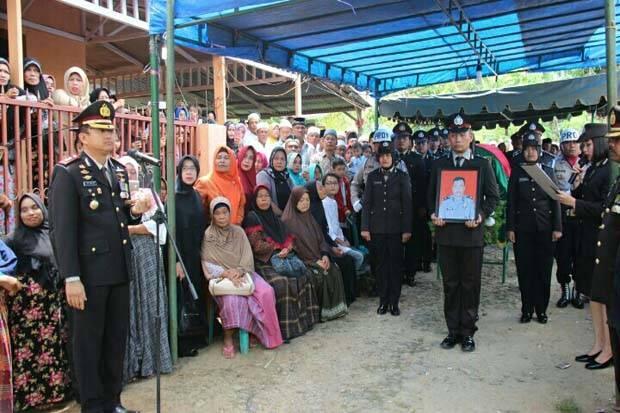 Pemakaman Pahlawan Demokrasi Tanpa Dihadiri Peserta Demokrasi