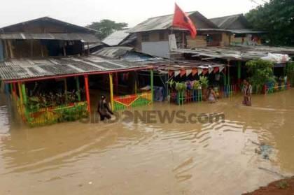 Cisadane Meluap, Sebagian Jalan di Kota Tangerang Terendam Banjir
