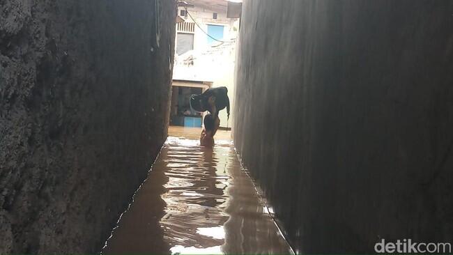 Banjir di Pejaten Timur, 600 Warga Mengungsi Farih Maulana Sidik