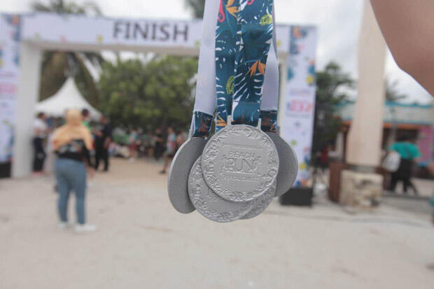 Beach Run Tropical Sunset Sindo: Berlari, Berwisata, dan Meraih Prestasi