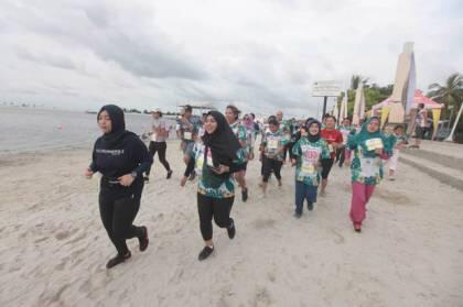 Beach Run Tropical Sunset Sindo: Berlari, Berwisata, dan Meraih Prestasi