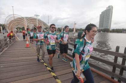 Beach Run Tropical Sunset Sindo: Berlari, Berwisata, dan Meraih Prestasi