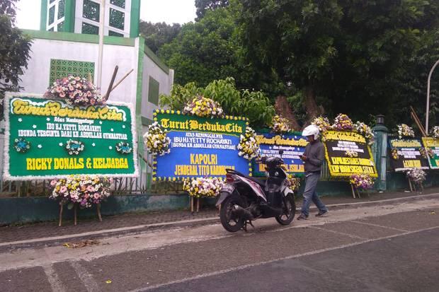 Rumah Orangtua Aa Gym di Kompleks KPAD Dipenuhi Karangan Bunga