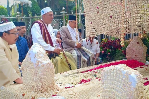 Ziarah ke Sunan Ampel, Kiai Maruf Berterima Kasih ke Warga Jatim