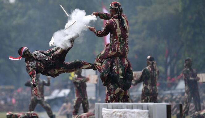 Berusia 67 tahun, Inilah 5 Aksi ‘Debus’ Kopassus yang Bisa Membuat Bulu Kuduk Berdiri