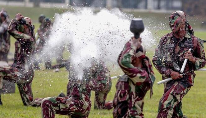 Berusia 67 tahun, Inilah 5 Aksi ‘Debus’ Kopassus yang Bisa Membuat Bulu Kuduk Berdiri