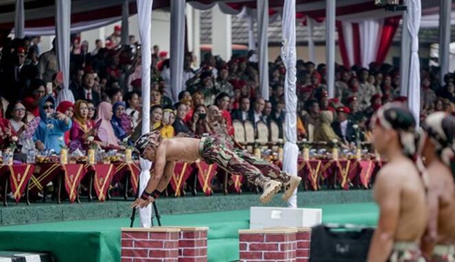 Berusia 67 tahun, Inilah 5 Aksi ‘Debus’ Kopassus yang Bisa Membuat Bulu Kuduk Berdiri