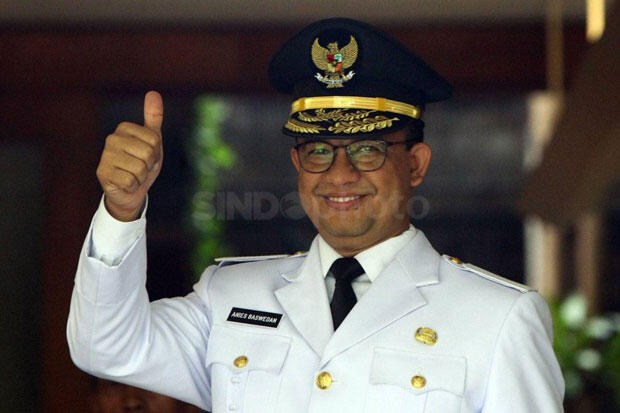 Begini Pengalaman Anies Jajal Bus Listrik Transjakarta