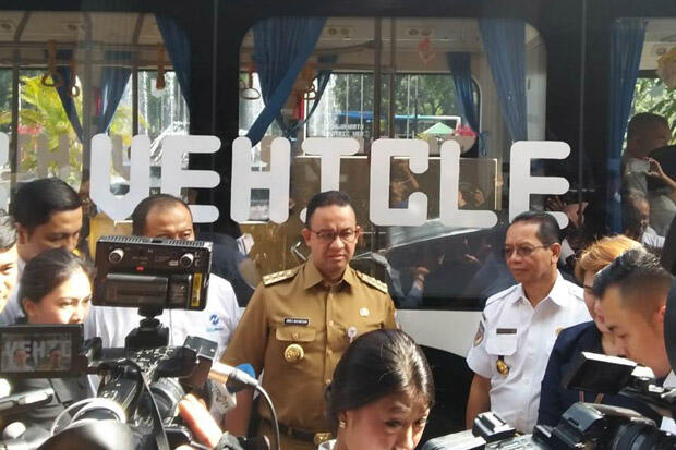 Lakukan Uji Coba, Anies Jajal Bus Listrik dari Monas Sampai Bundaran HI
