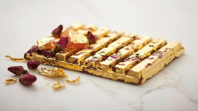 6 Barang Unik dan Aneh dengan Sentuhan Emas