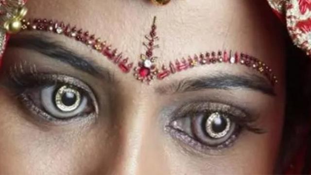 6 Barang Unik dan Aneh dengan Sentuhan Emas