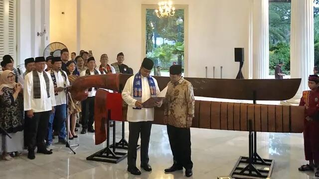 Terima Golok Raksasa, Anies Baswedan Akan Pamerkan di Setu Babakan