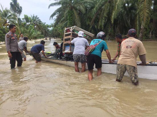 Jalan Trans Sulawesi Lumpuh Total, 800 KK Desa Lariang Terendam