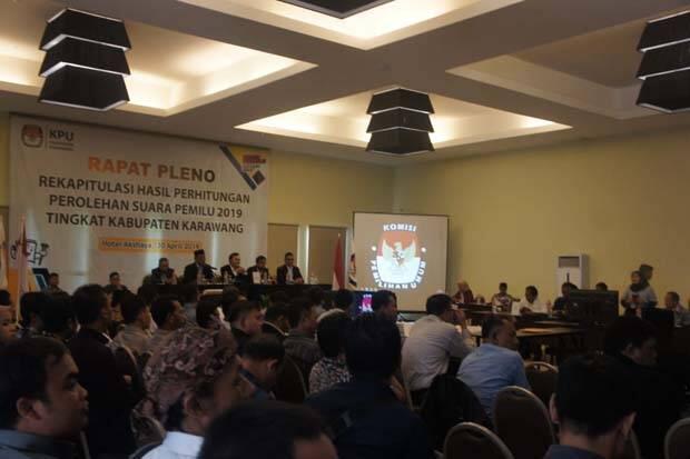 Rapat Pleno KPU Karawang Dikawal Ketat Aparat