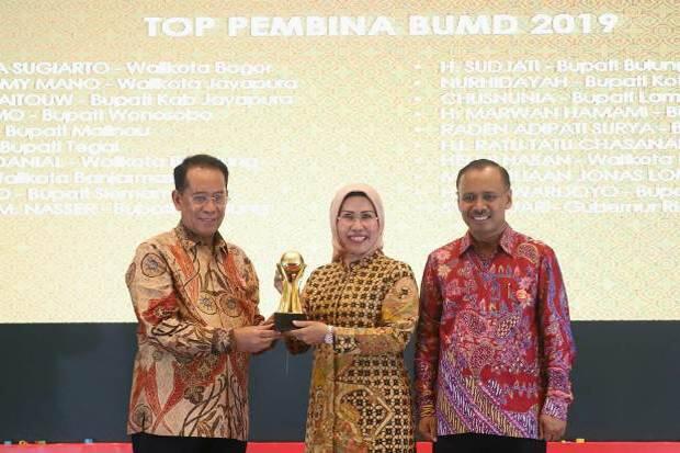 Bupati Serang Raih Penghargaan Top Pembina BUMD 2019