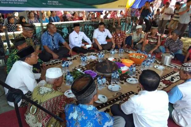 Antusias Warga Kertayu Ikuti Sedekah Rami