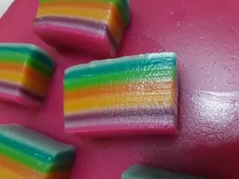 Cara membuat kue lapis dengan warna pelangi yang cantik