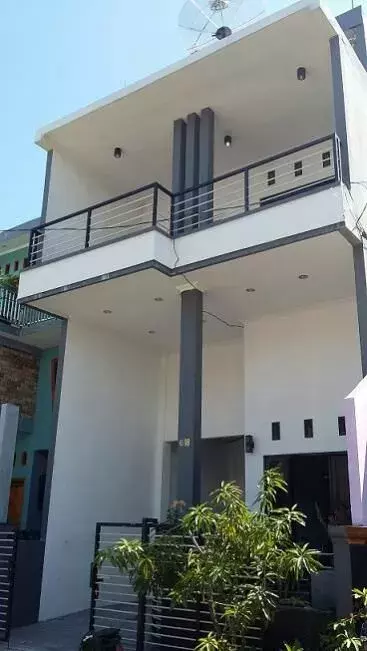 DEKAT PANTAI KENJERAN SURABAYA DAN STRATEGIS, RUMAH SIAP HUNI DAN HARGA NEGO