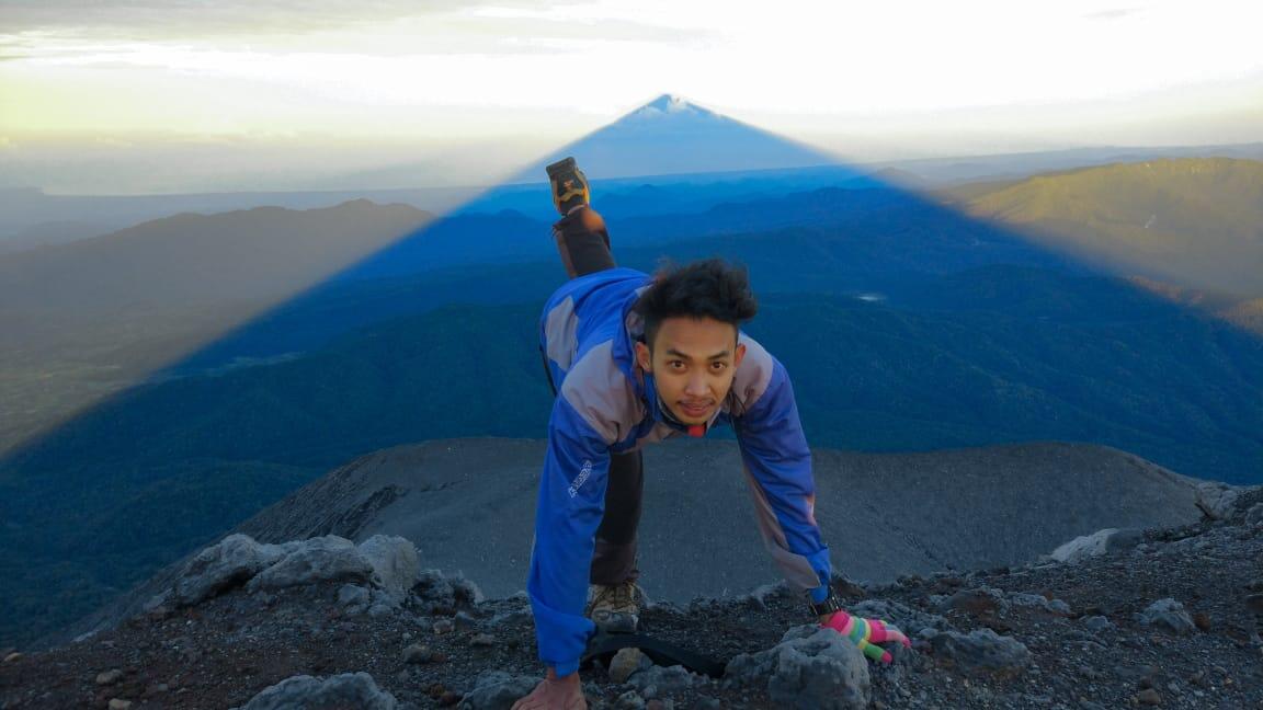 Fakta &amp; misteri gunung api tertinggi di indonesia 