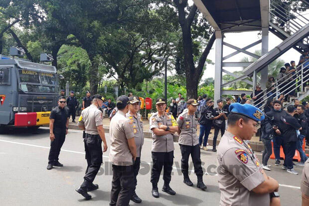 May Day, Massa Buruh Kecewa Tak Bisa Mendekat ke Istana Negara